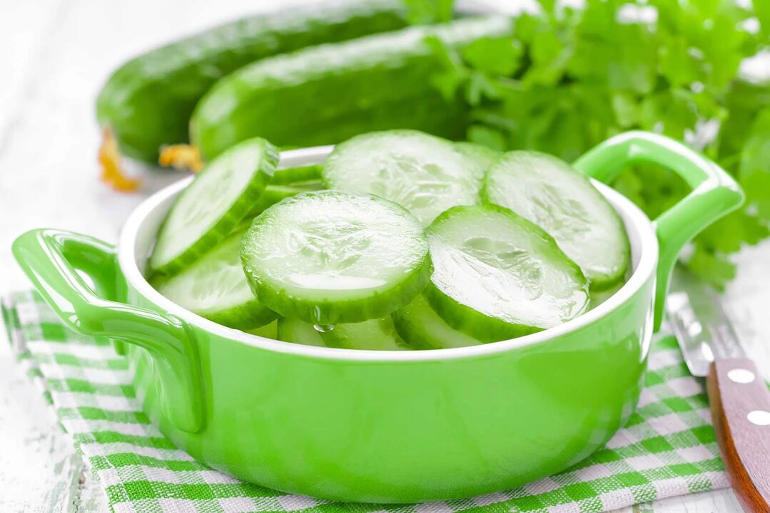 黄瓜是减肥的必备产品，也是燃烧脂肪鸡尾酒的基础。